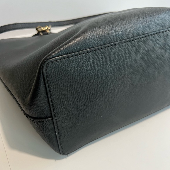 MICHAEL KORS Medium CHAIN LOGO
SHOULDER BAG - Picture 7 of 15